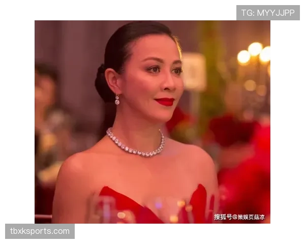李梦又现豪宅派对,摄像头外的她和球场上判若两人! 李梦又现豪宅派对,摄像头外的她和球场上判若两人!