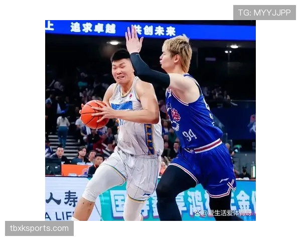 杨瀚森训练完喝蛋白粉像喝水,这胃是租来的吧? 杨瀚森训练完喝蛋白粉像喝水,这胃是租来的吧?
