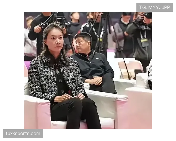 谢杏芳活成了邻家妈妈和贵妇的混合体，我心态崩了